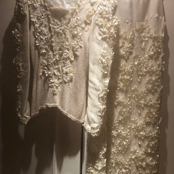 Wedding Dress - Picture 2 of 3